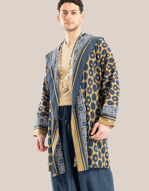 Hooded jacket with long sleeves