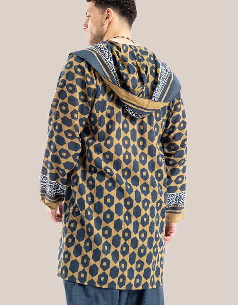 Hooded jacket with long sleeves