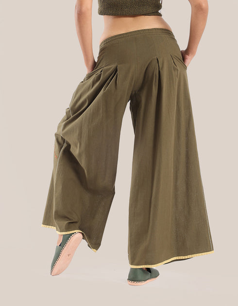 Wide leg pants with pleats on the front and back