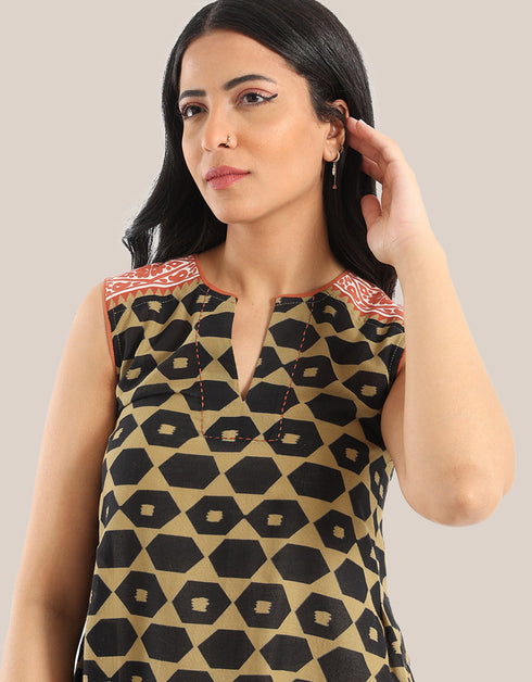 Sleeveless long dress with asymmetric hemline