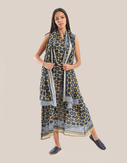 Sleeveless long dress with asymmetric hemline