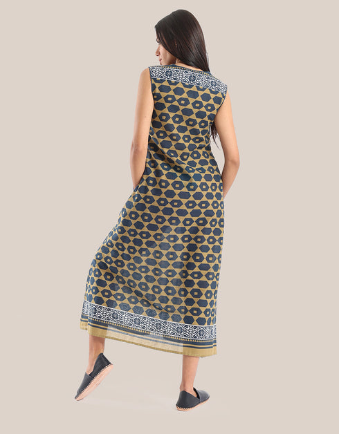 Sleeveless long dress with asymmetric hemline