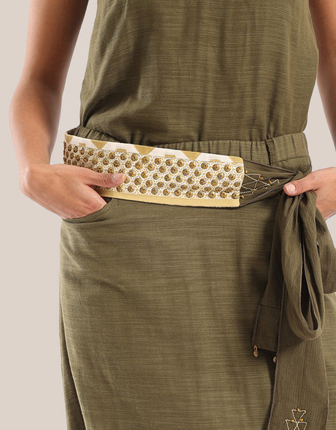 Belt with embroidered and metal accessories