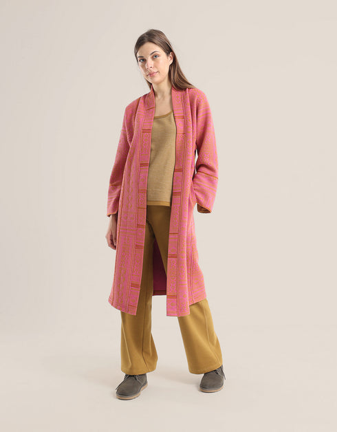 Quilted short coat with long sleeves and embroidery on front collar and back