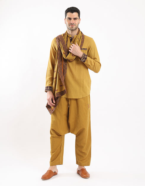 قميص قطني مطرز بالأصفاد والجيب