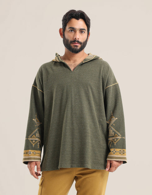 سترة جاكار بغطاء رأس منقوشة بأكمام طويلة وجيوب