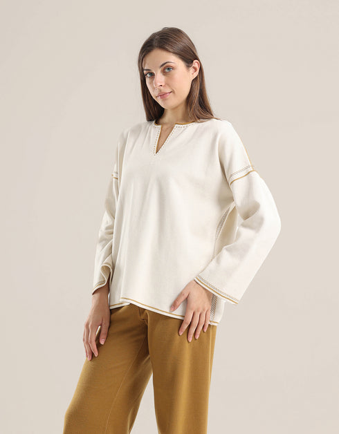Sweater with round neckline with slits