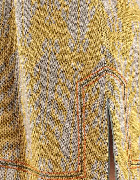 Short dress with contrasting color trims