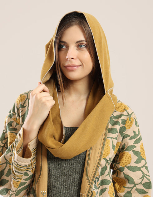 Reversible hooded scarf in 2 coloured jacquard