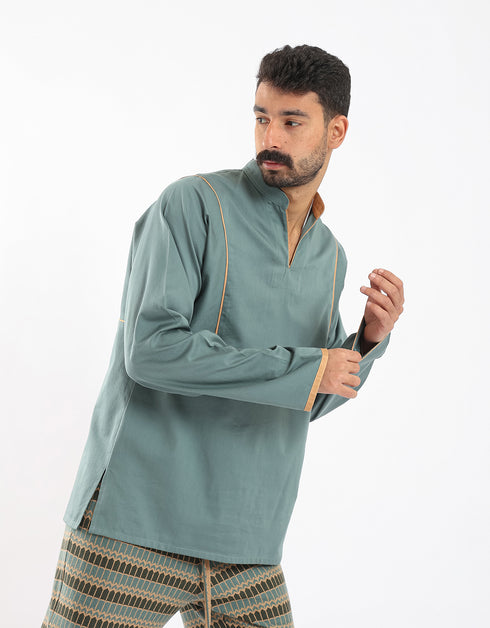 Shirt with contrast color trims