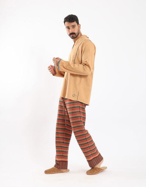 Shirt with contrast color trims