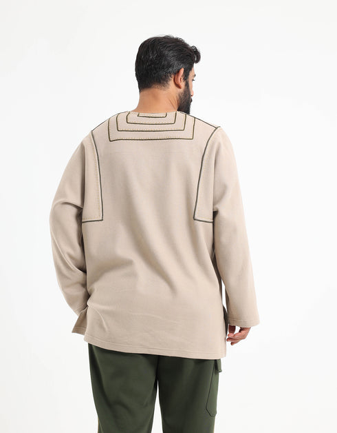 Sweater with round neckline with slits