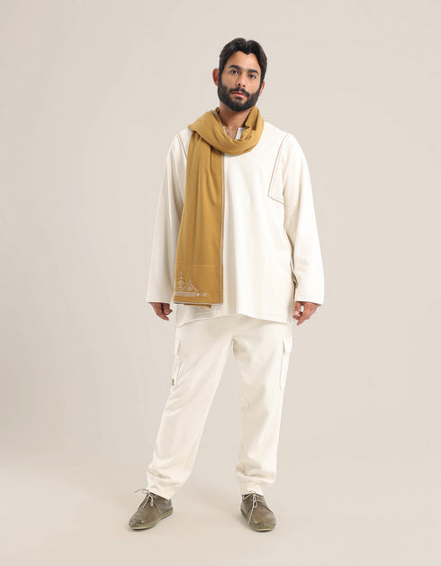 Sweater with round neckline with slits