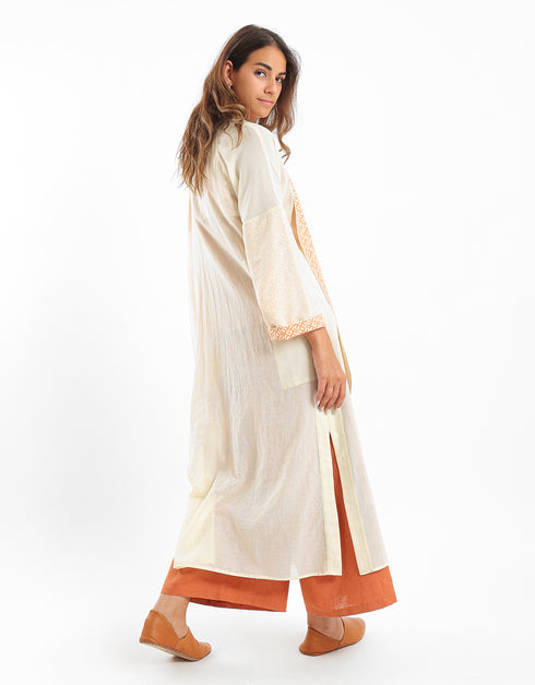 Long coat with a decorative stitch