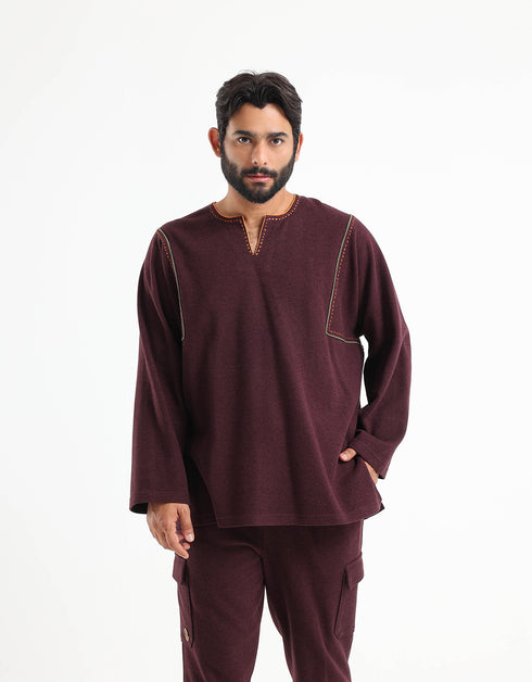 Sweater with round neckline with slits