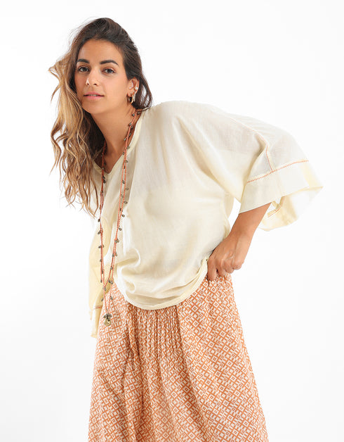 Short top with 3/4 wide sleeves