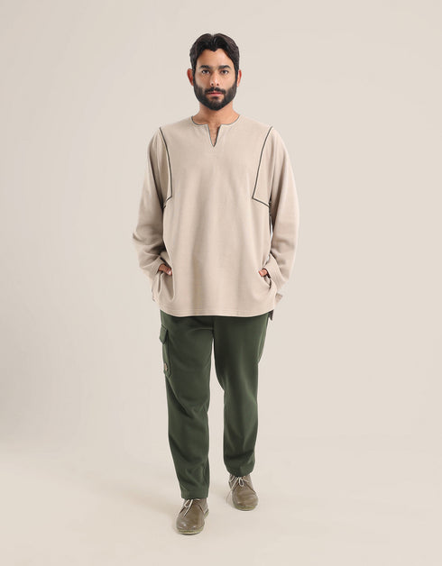 Sweater with round neckline with slits