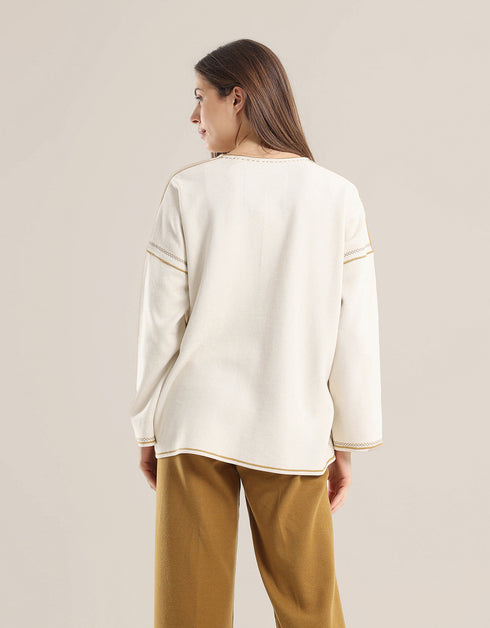 Sweater with round neckline with slits