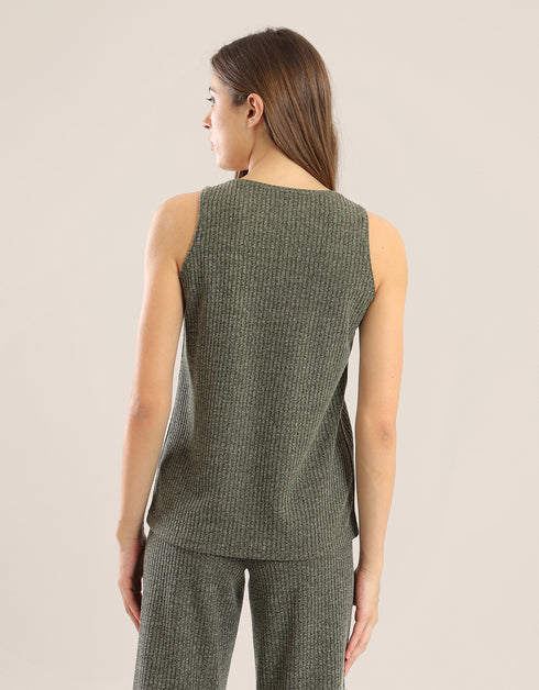 أعلى الخزان في تريكو مضلع مع خط العنق الدائري وبلا أكمام