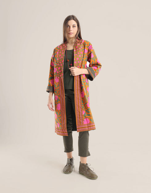 Slim cargo pants with side and back pockets