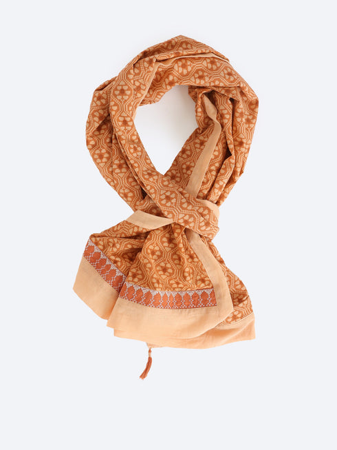 Shawl in light printed cotton with tassels on 4 corners