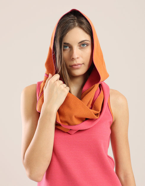 Reversible hooded scarf in 2 coloured jacquard
