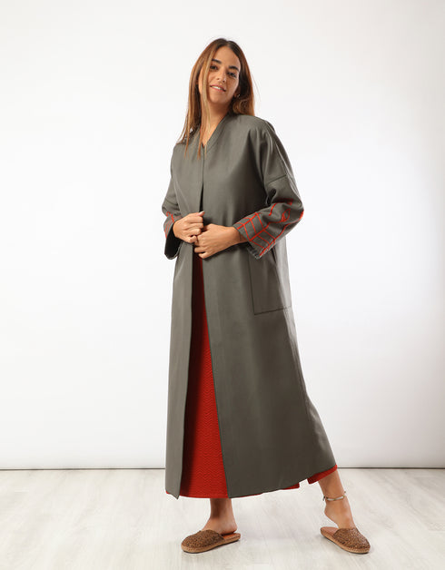 Wool blended coat with embroidery