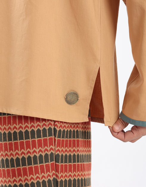 Shirt with contrast color trims