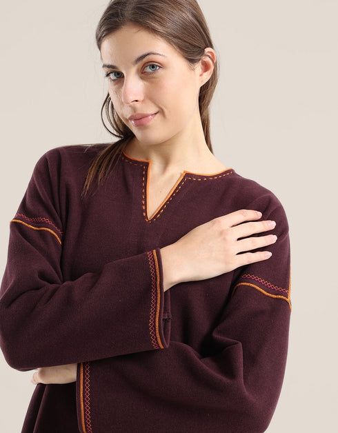 Sweater with round neckline with slits
