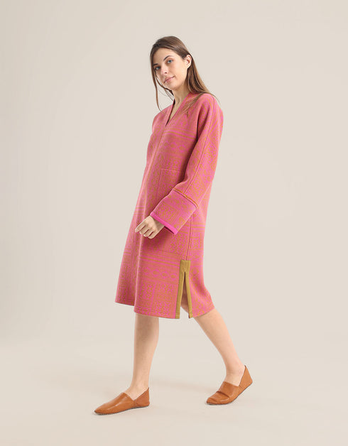 Quilted short dress with contrast color stitching