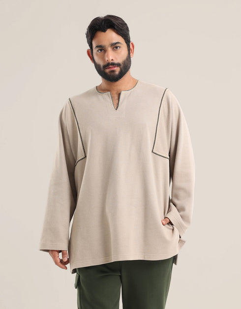 Sweater with round neckline with slits