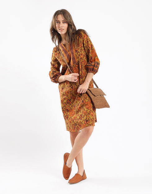 Short printed dress with three quarter sleeves