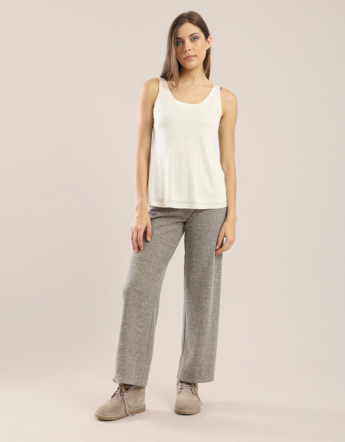 Sleeveless tank top with round neckline