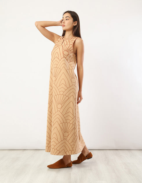 Long sleeveless dress