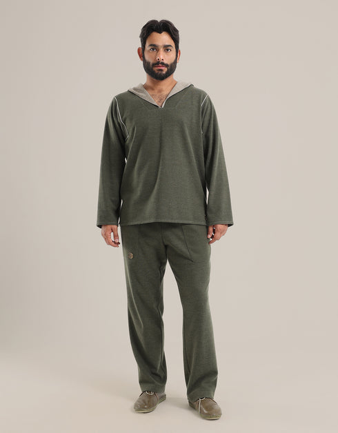 Hooded sweater with long sleeves