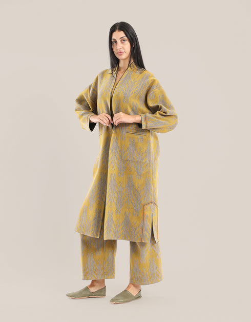 Reversible short coat with trimmed in contrast color details and embroidery