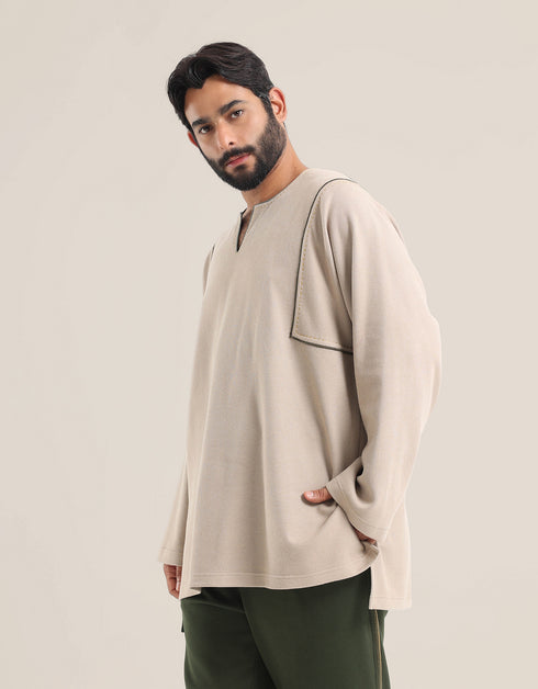 Sweater with round neckline with slits