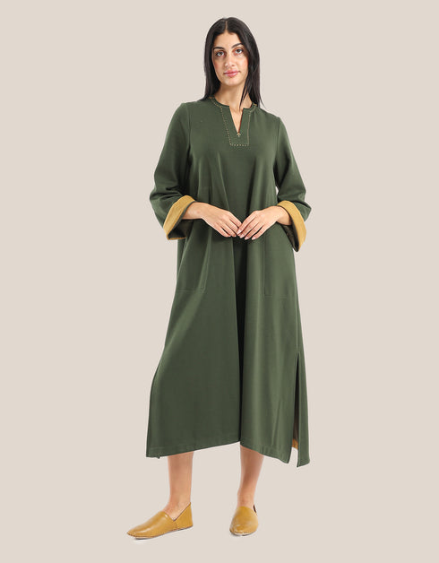 Milton long dress with round neckline with slits,