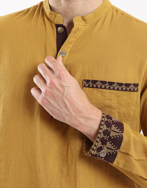 قميص قطني مطرز بالأصفاد والجيب