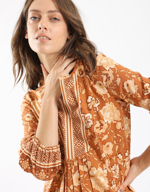 Short printed dress with three quarter sleeves