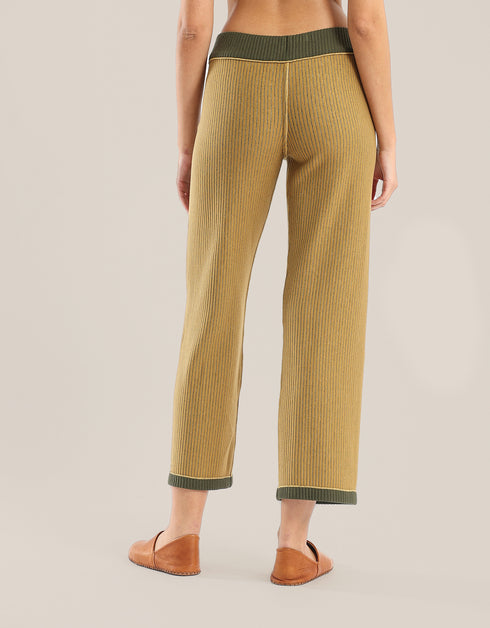 Reversible quilted pants with straight legs