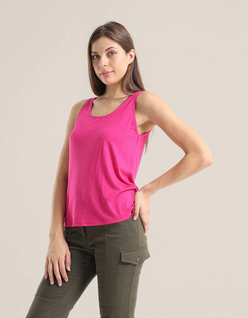 Sleeveless tank top with round neckline