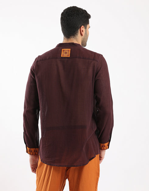 قميص قطني مطرز بالأصفاد والجيب