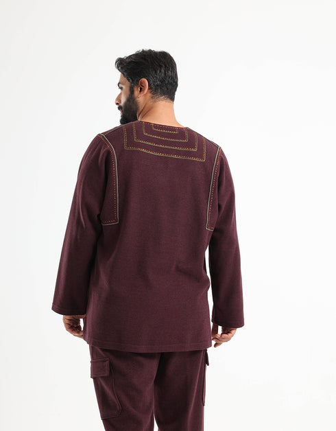 Sweater with round neckline with slits