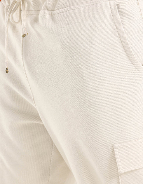 بنطال رياضي مع حزام مطاطي