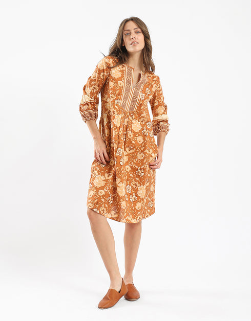 Short printed dress with three quarter sleeves