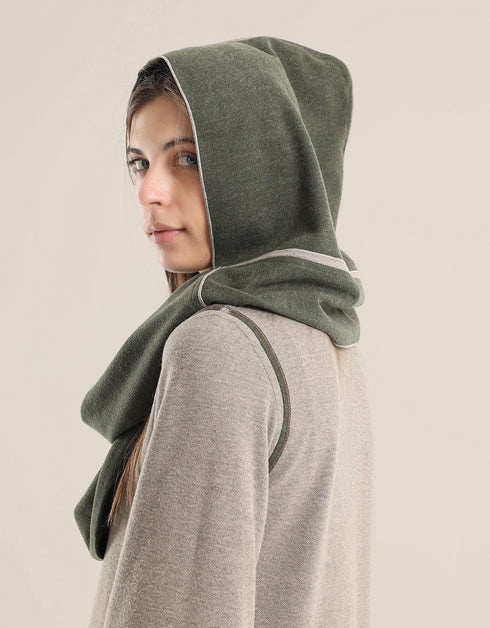 Reversible hooded scarf in 2 coloured jacquard