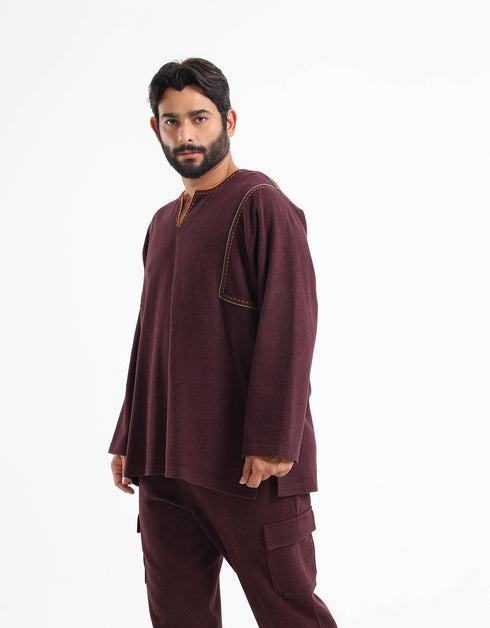 Sweater with round neckline with slits