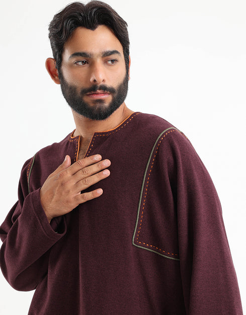 Sweater with round neckline with slits