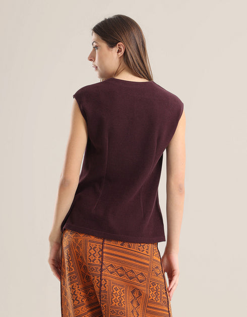 أعلى في فو الحرير مع بلا أكمام